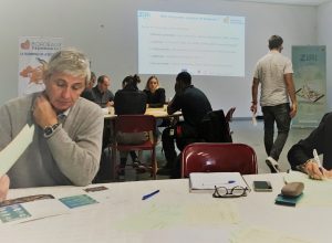 Les entreprises échangent sur leurs ressources et besoins en petits groupes aidés par des facilitateurs